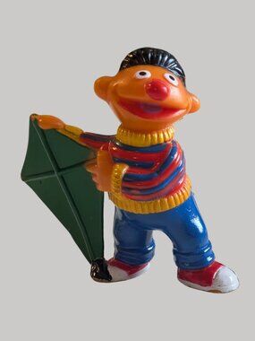 10/$25 Vintage Tara Toy Sesame Street Ernie with a Kite PVC Figure